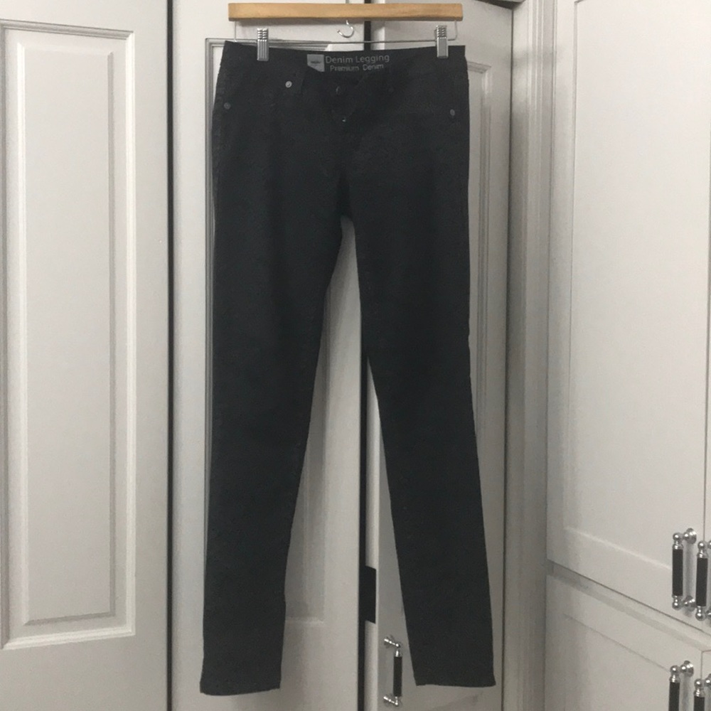 Black/gray snakeskin skinny leg jeans